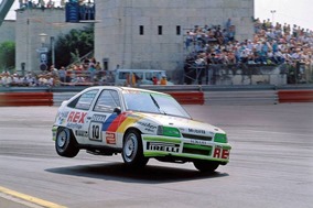 Irmscher Classics mit Thema „Sport“ auf der Retro Classics in Stuttgart